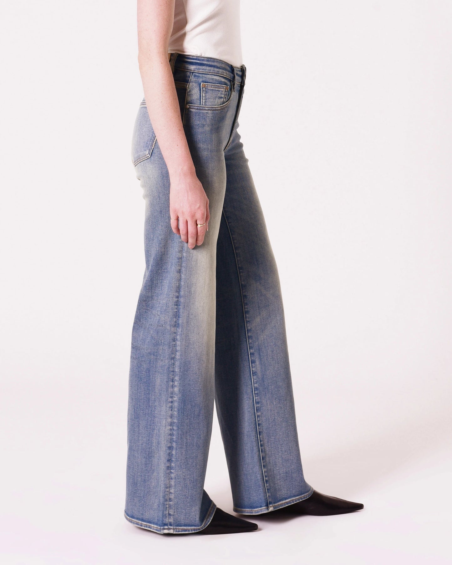EVA WIDE EASY RIDER JEANS (Mid Vin Indigo)