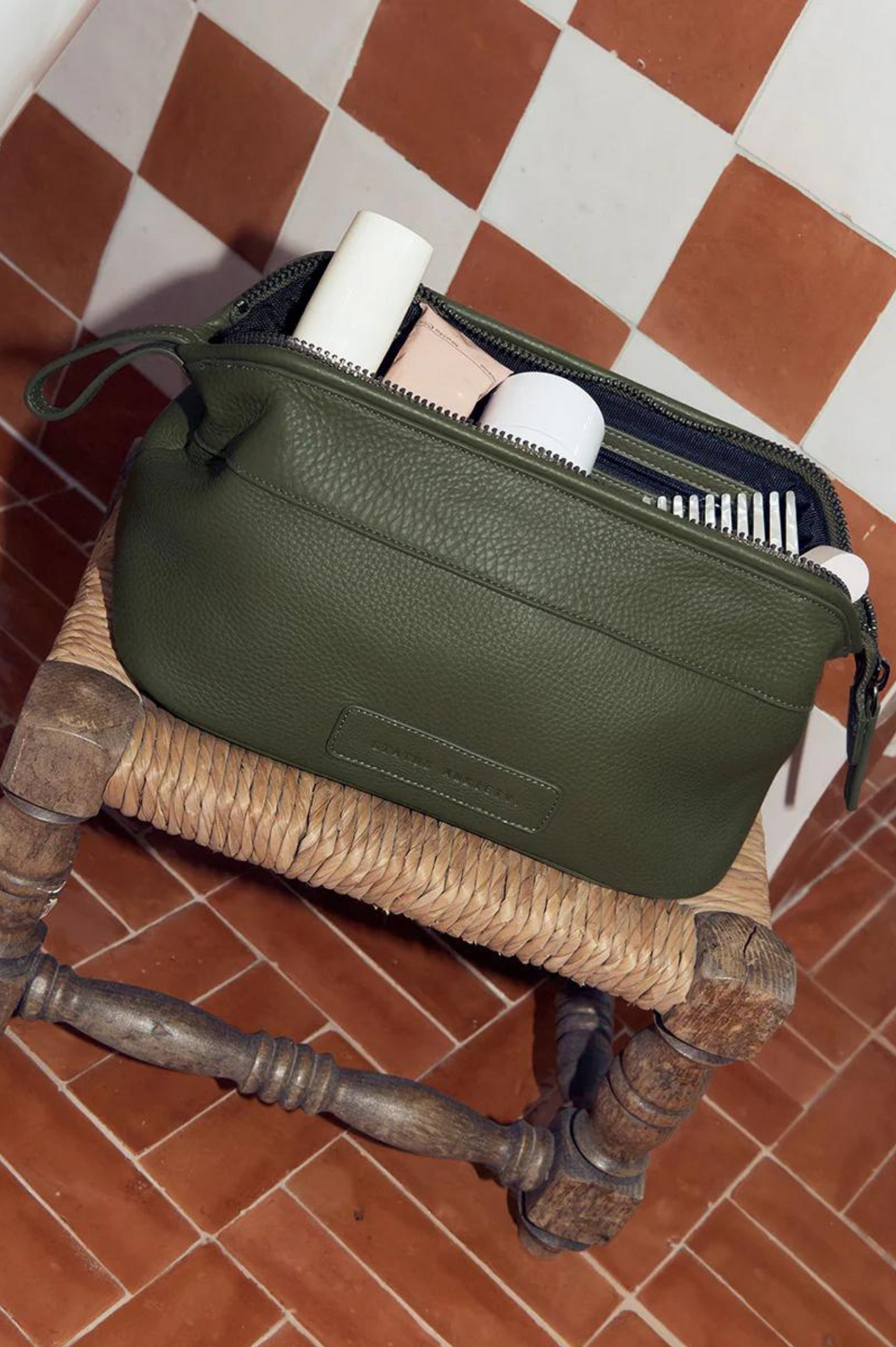 LIABILITY TOILETRIES BAG (Khaki)