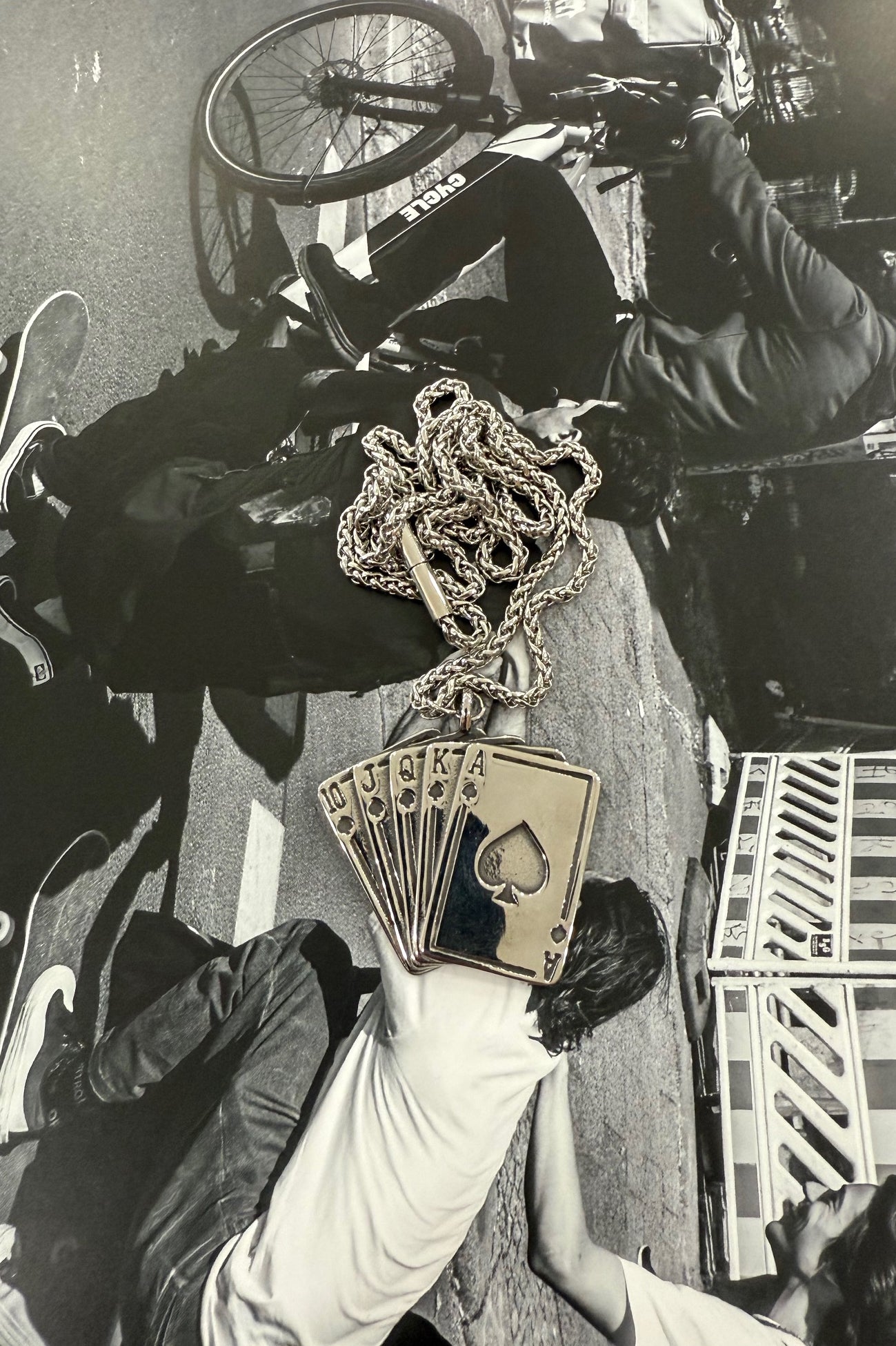 THE CARDS NECKLACE