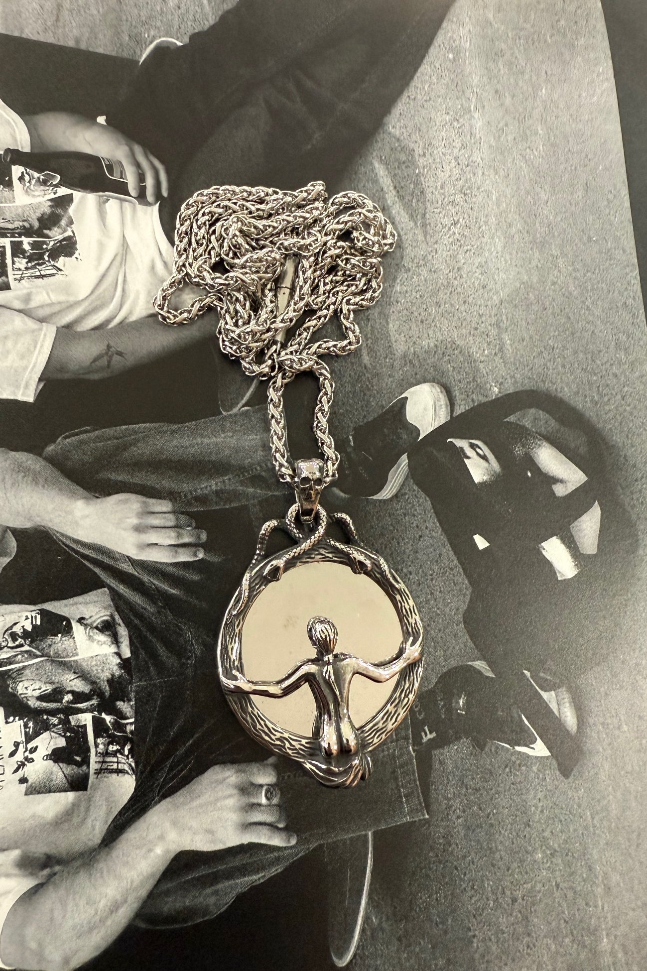 THE MIRROR NECKLACE