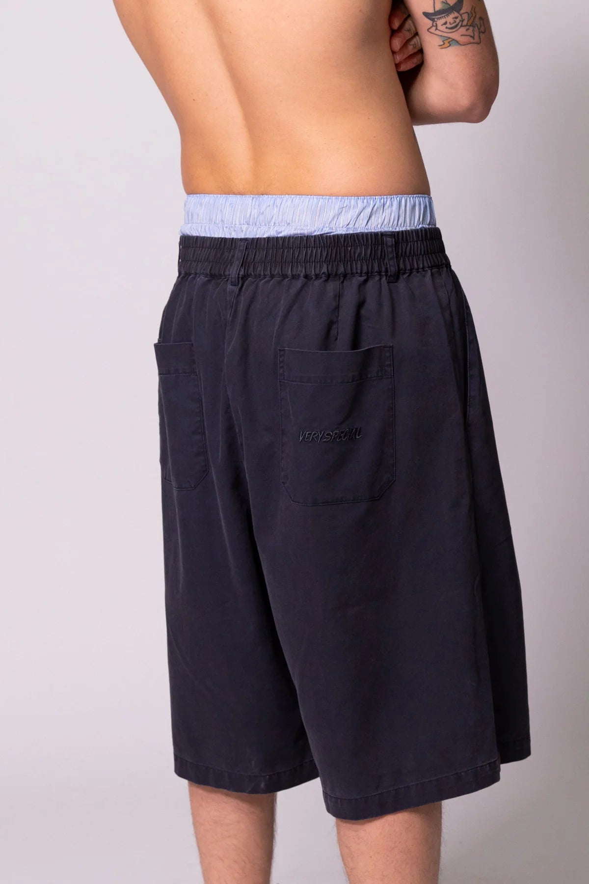 NAVY MIDNIGHT SHAT PLEATED SHORTS