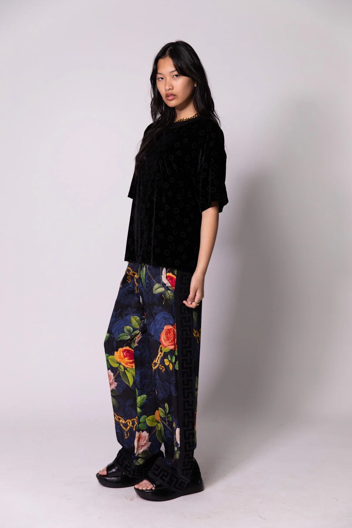 CHAINS & ROSES SILK VACAY PANT