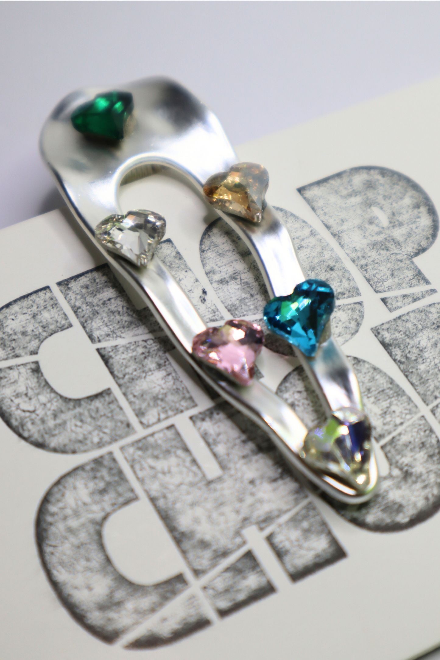 JEWELS OVAL HAIR CLIP