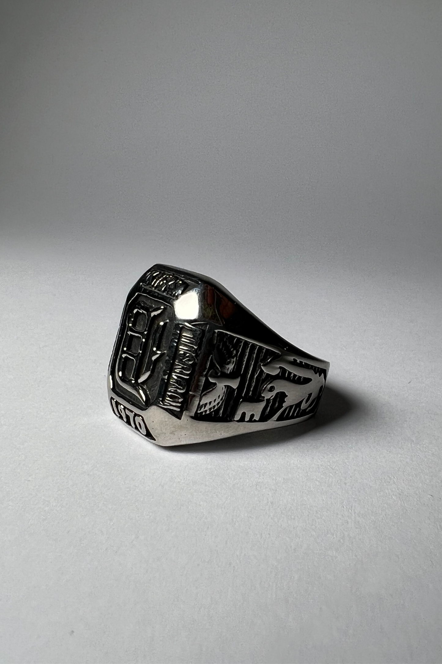 THE 1970 CHUNKY RING