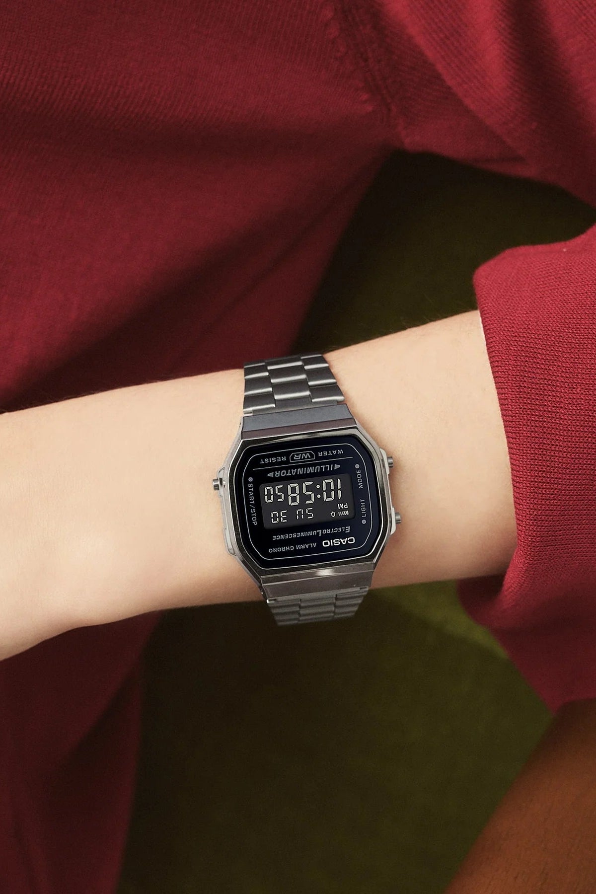 A168WGG-1B (Silver/Blk)
