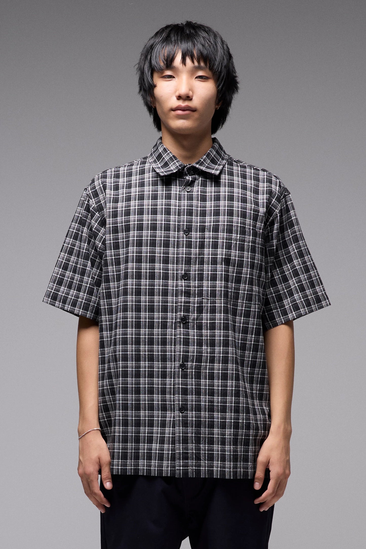 VIVIAN PRAISE CHECK SS SHIRT (Black)