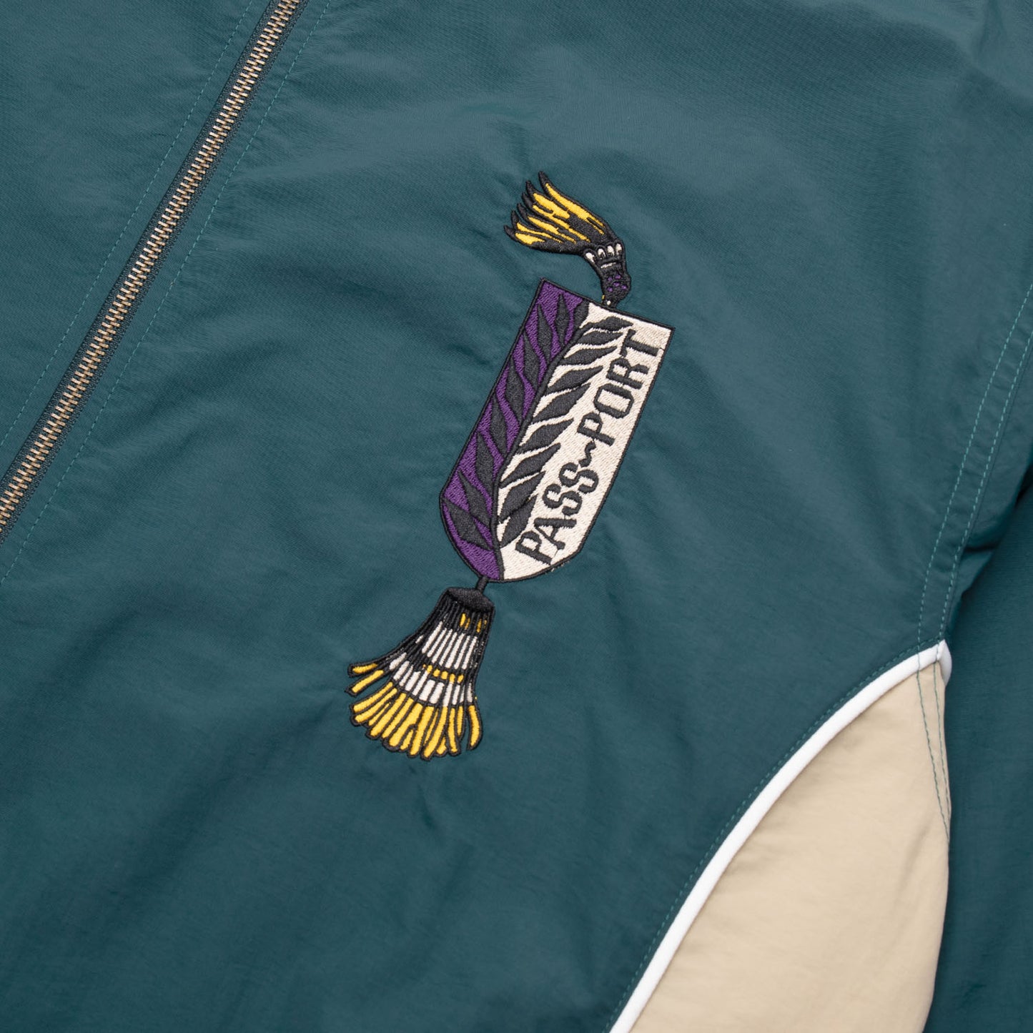 TASSLE DELIVERY JACKET (Green/Cream)
