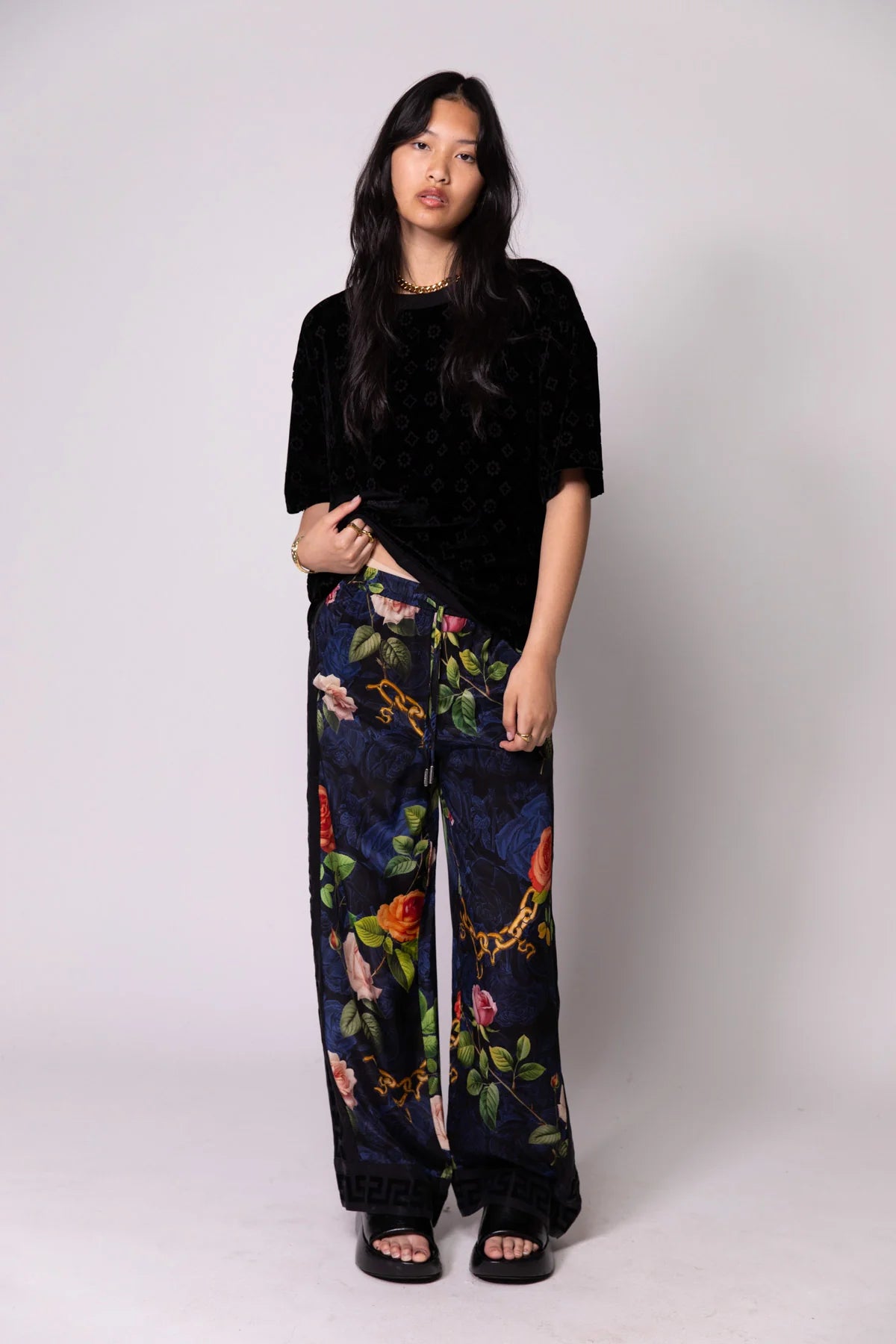 CHAINS & ROSES SILK VACAY PANT