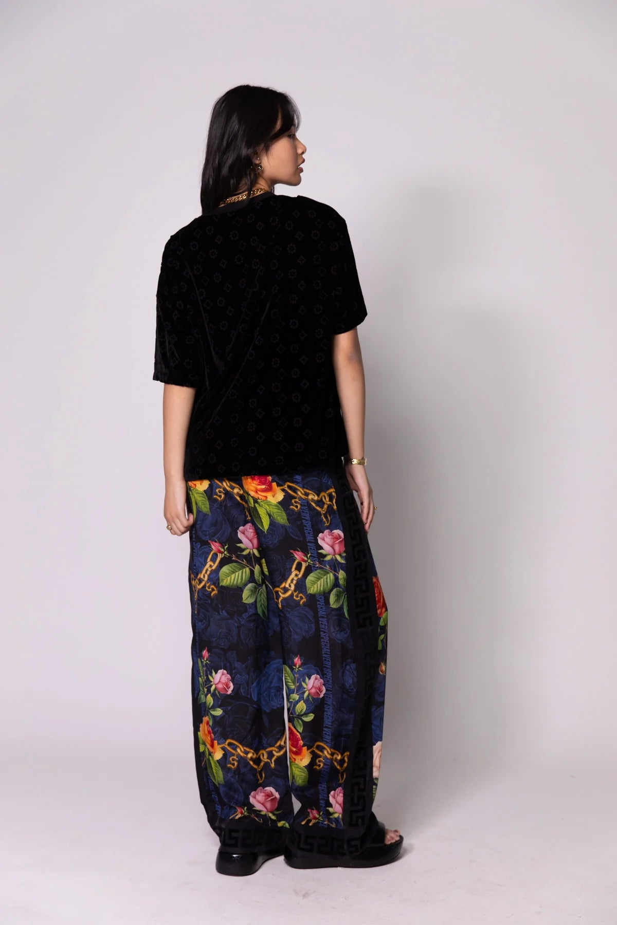 CHAINS & ROSES SILK VACAY PANT