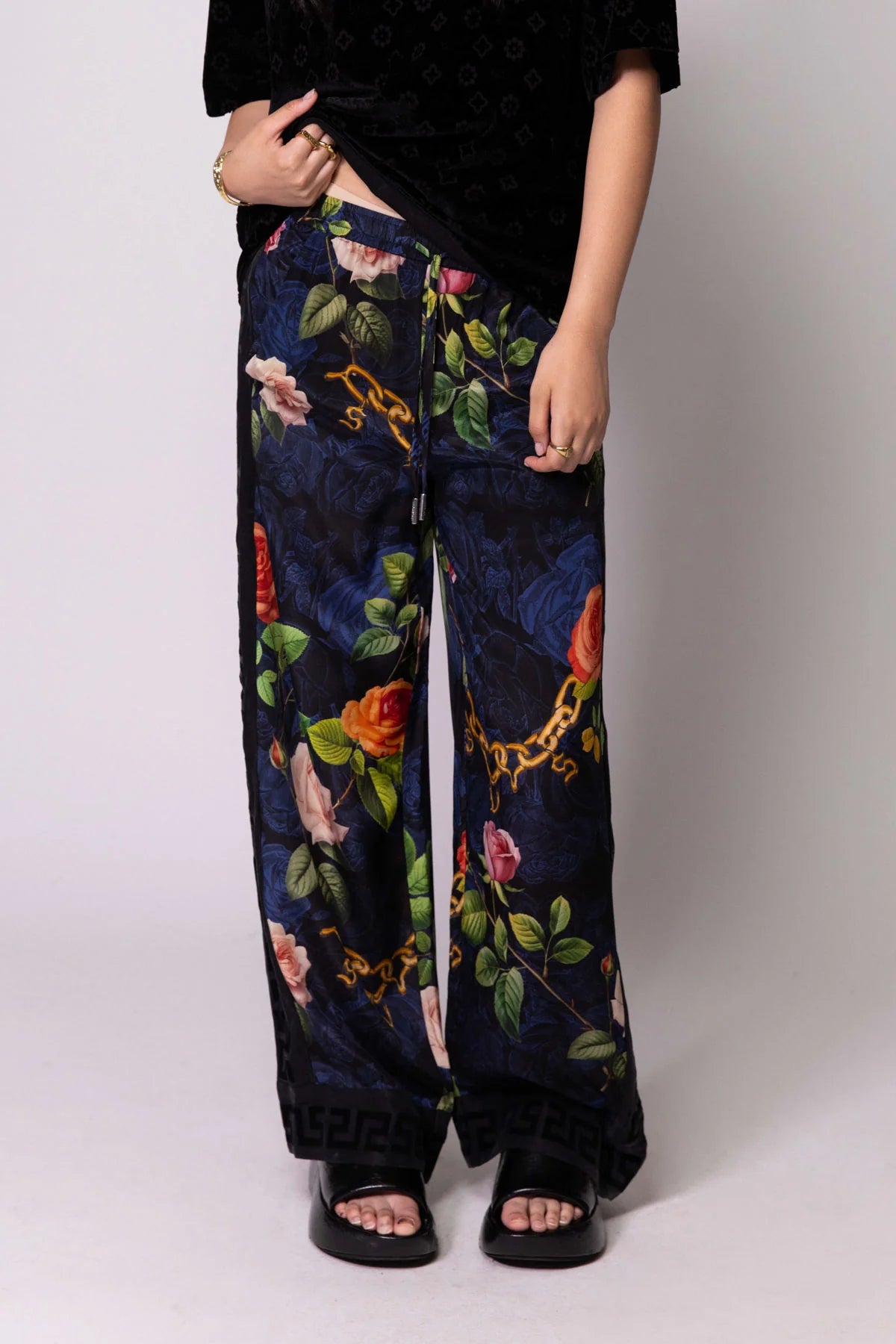 CHAINS & ROSES SILK VACAY PANT