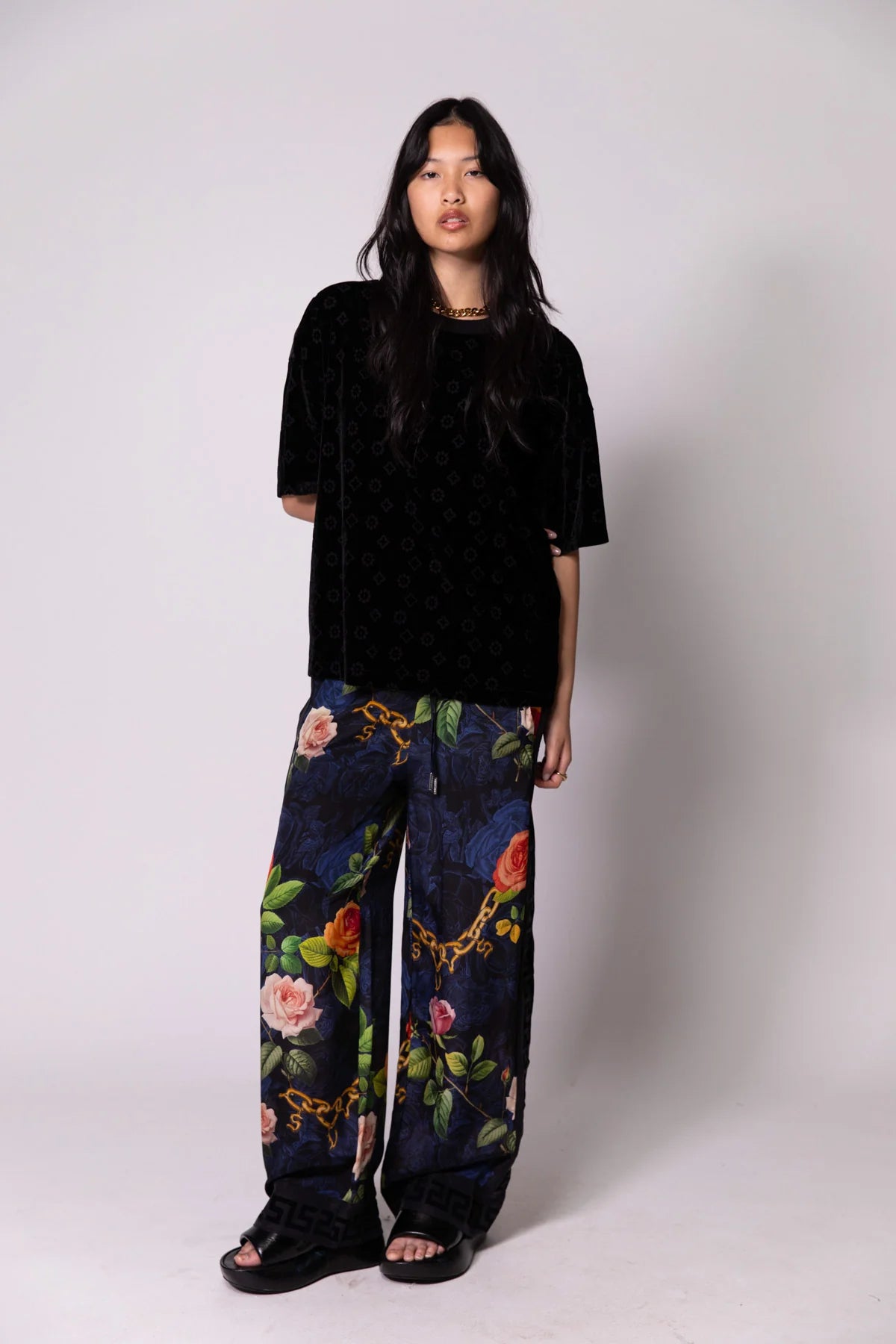 CHAINS & ROSES SILK VACAY PANT