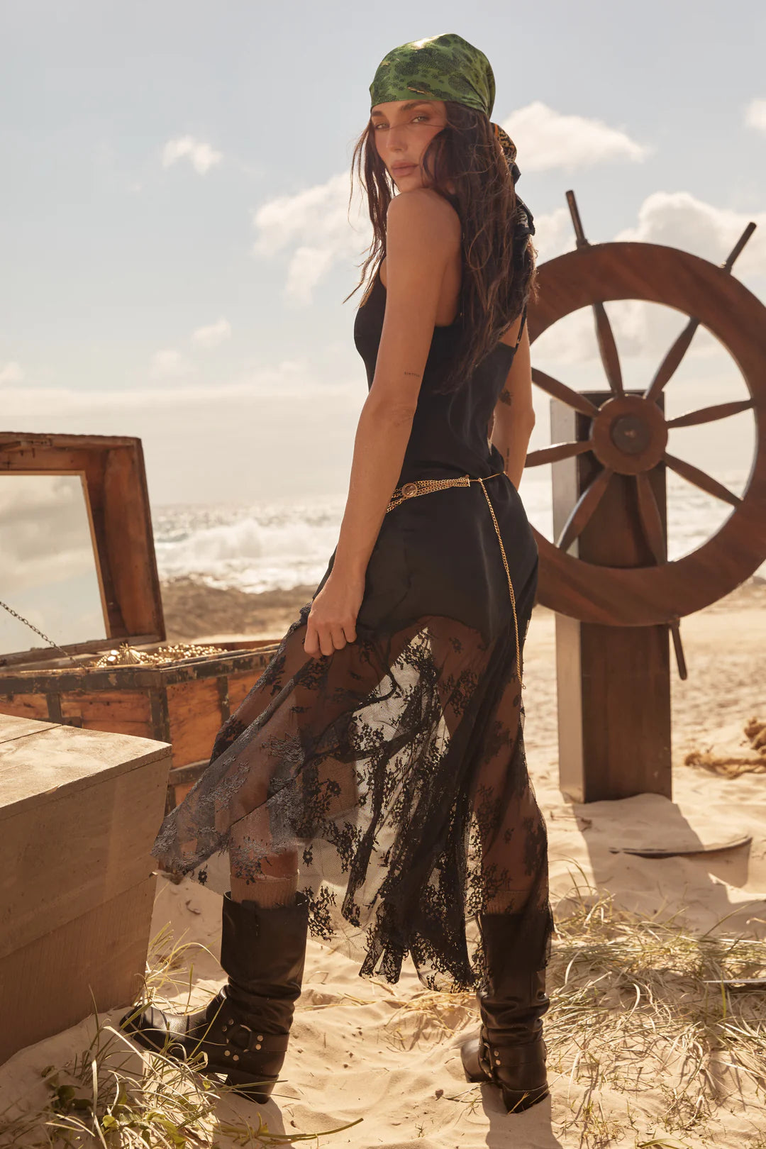 THE LACE MAXI DRESS (Black)