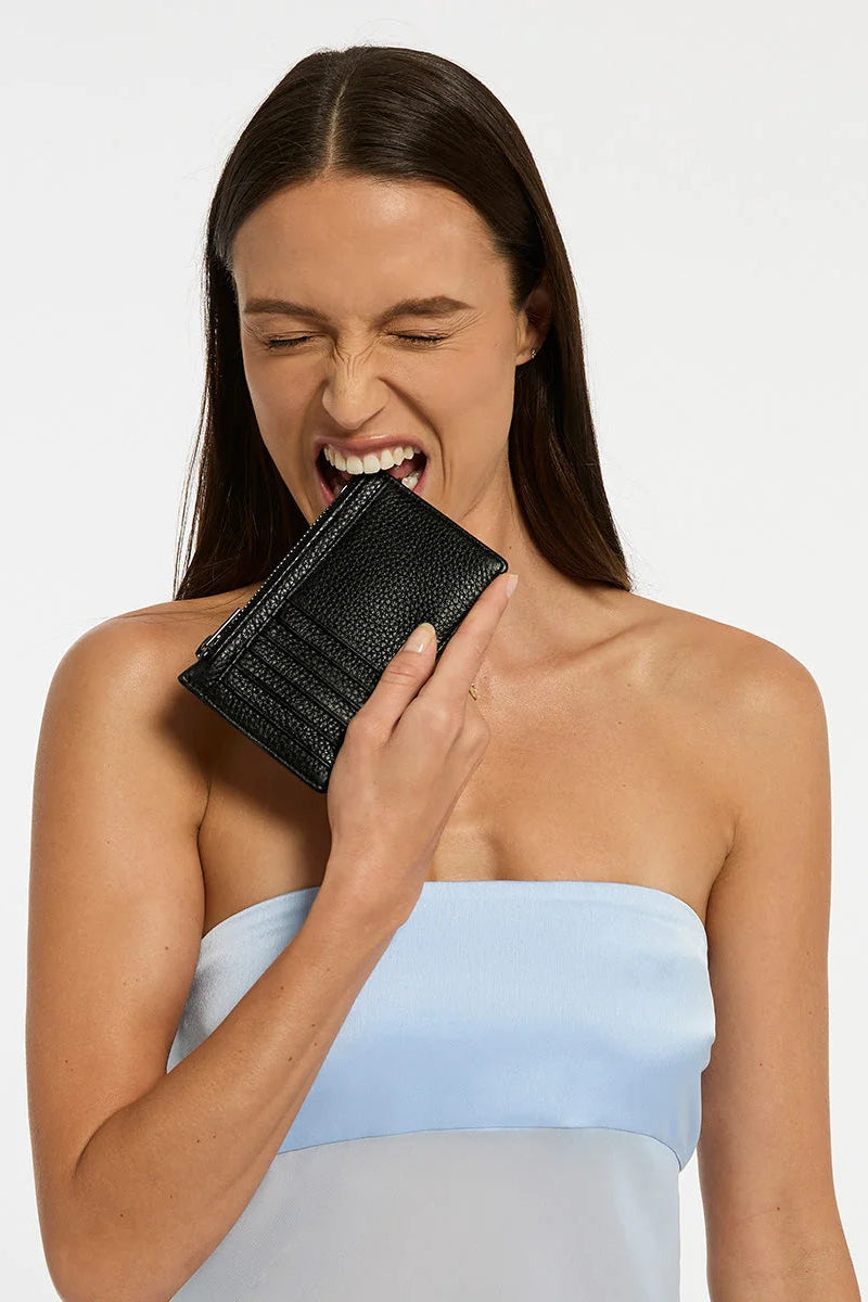 AVOIDING THINGS (Black)