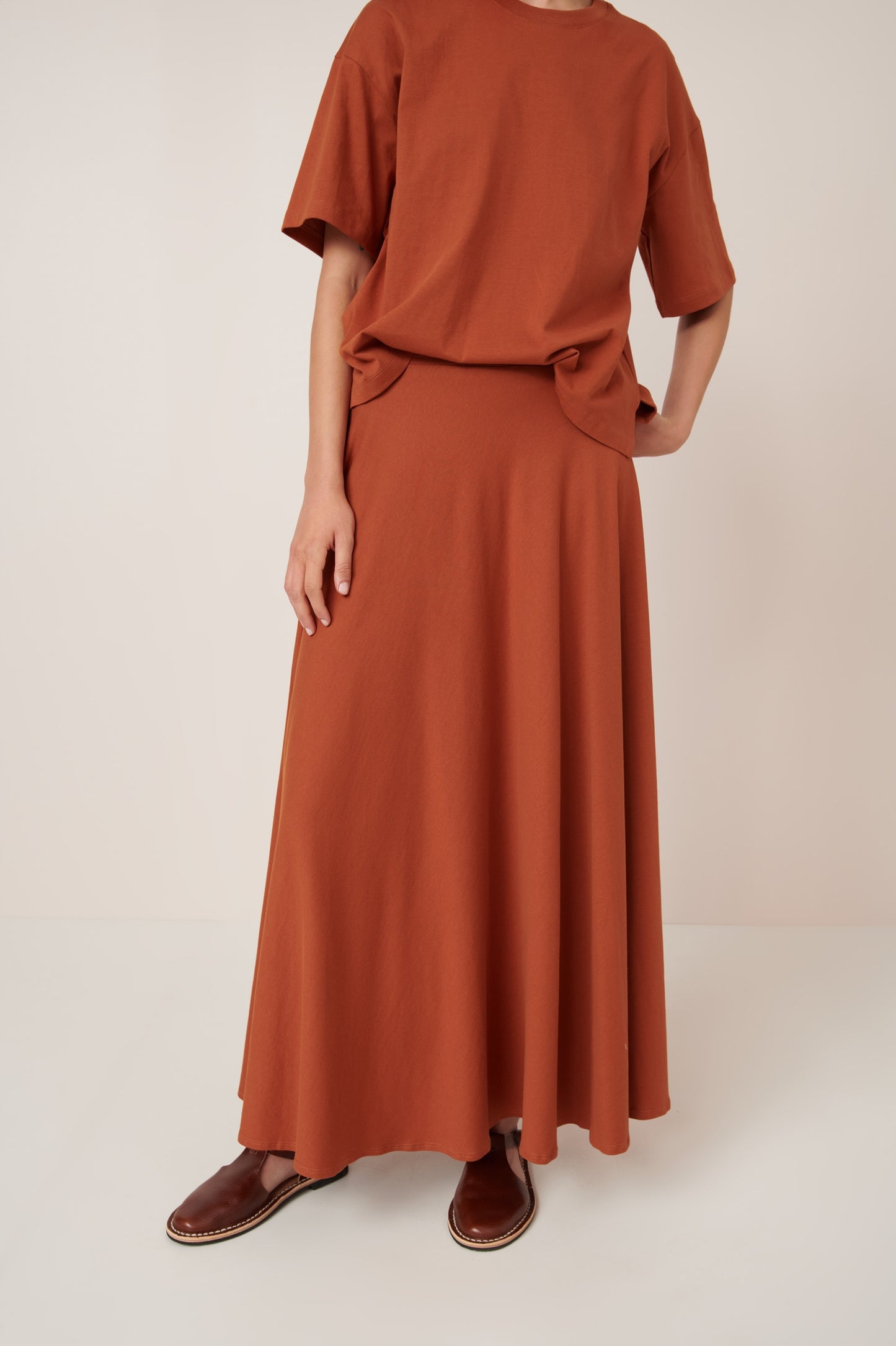 SPHERE SKIRT (Clay Red)