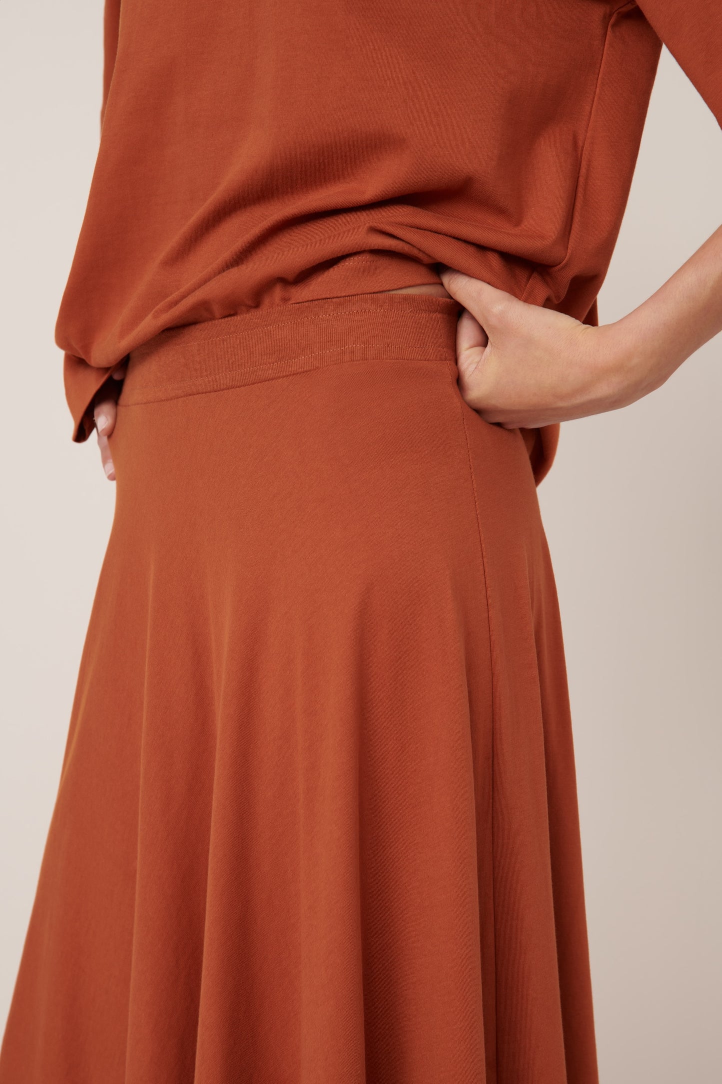 SPHERE SKIRT (Clay Red)